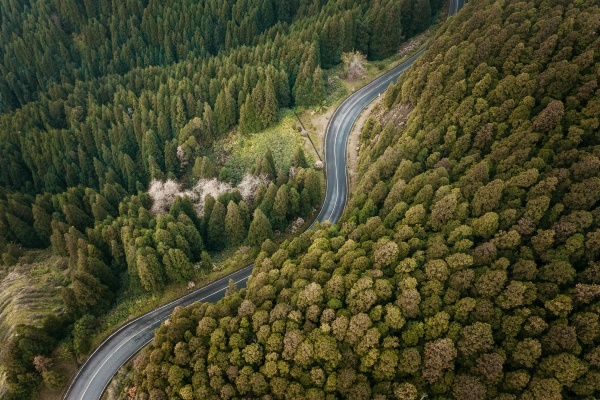 vista aerea strada che si snoda