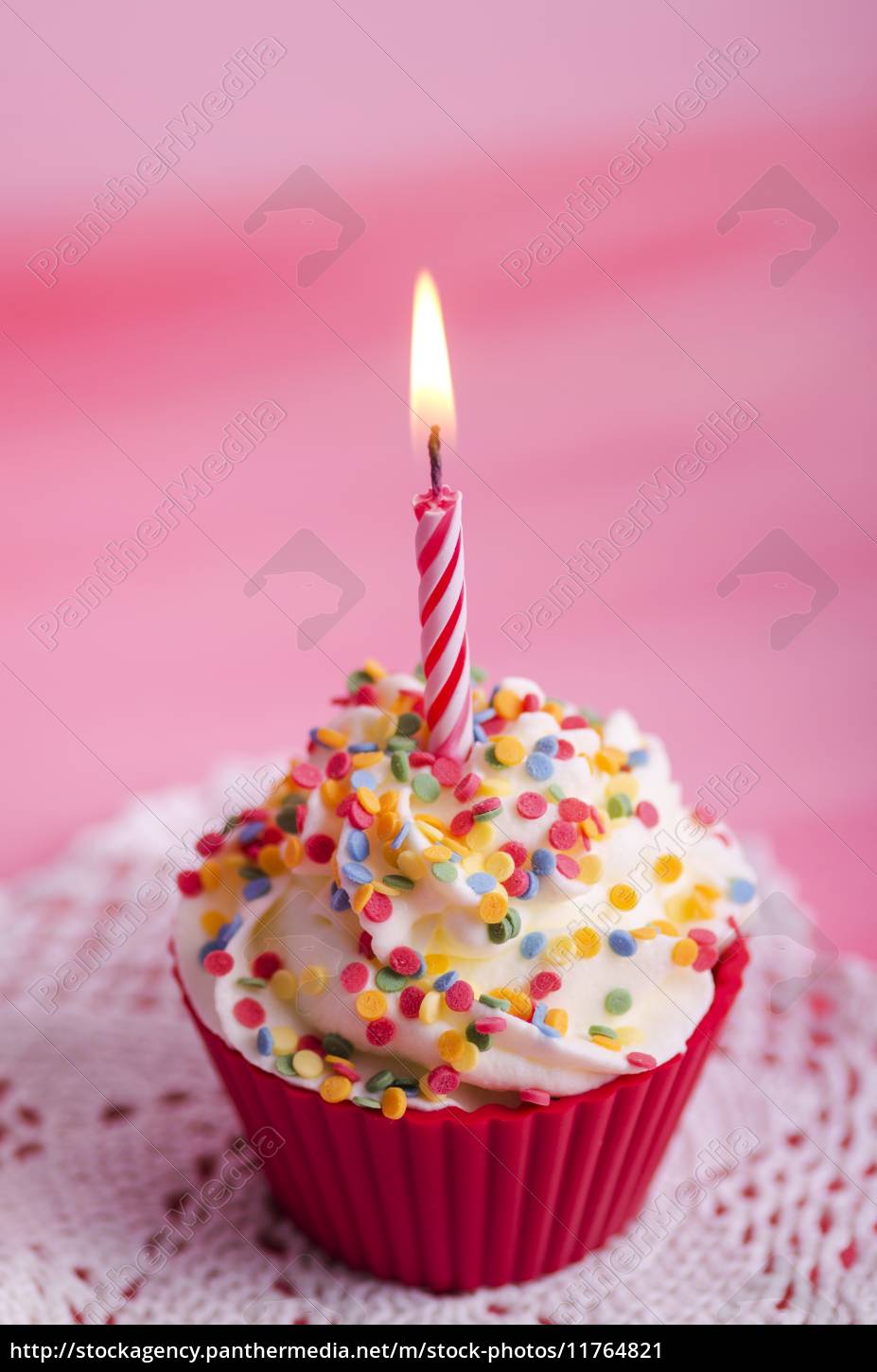 Cupcake con candelina di compleanno