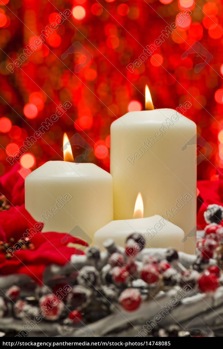 candele bianche in autunno inverno decorazione - Foto stock #14748085