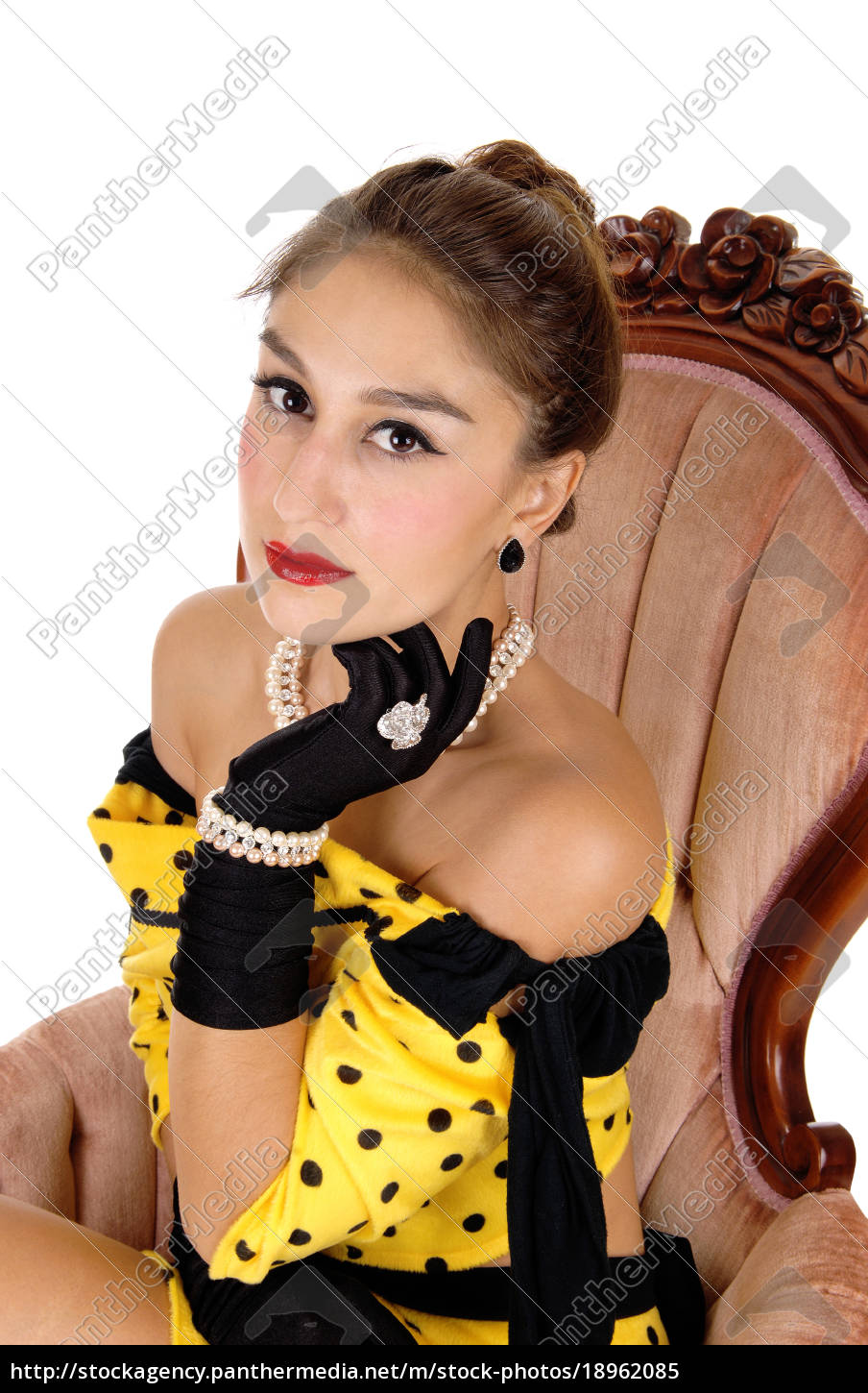 Bella donna con guanti neri. - Stockphoto #18962085