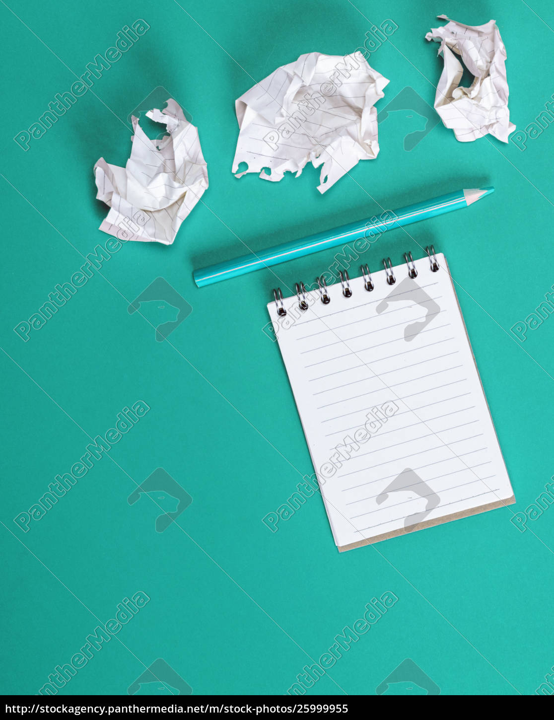 quaderno con fogli bianchi vuoti fogli di carta - Foto stock #25999955
